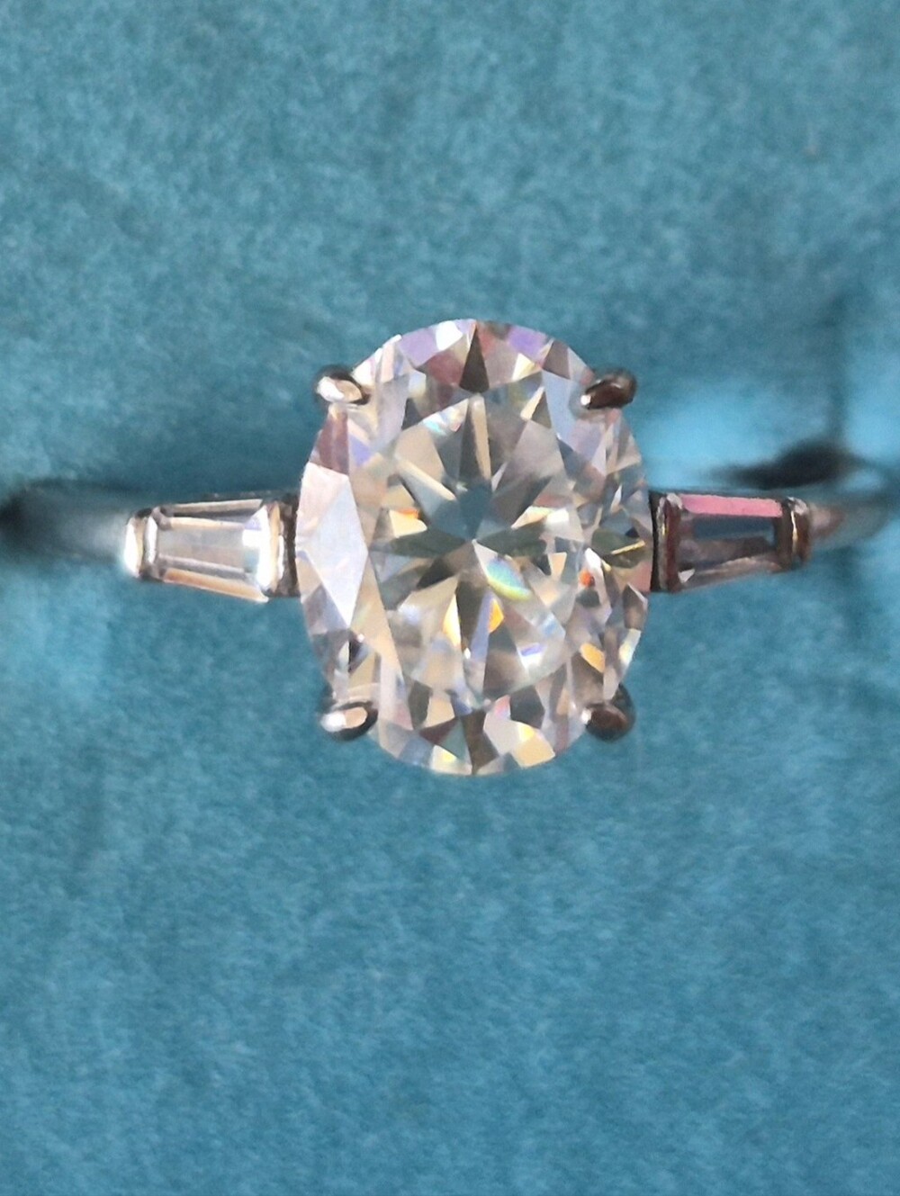 2.5 CT Oval & Baugette Trilogy Moissanite Ring Size 6 US New!
